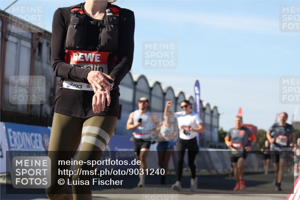 03.10.2025 - Köhlbrandbrückenlauf Luisa Fischer http://msf.ph/oto/9031240 03.10.2025 13:05:38 Ziel 4011, 4062, 4161, 4278, 4296, 4332, 4384, 5468, 5676, 6281, 6786, 6787 meine-sportfotos.de