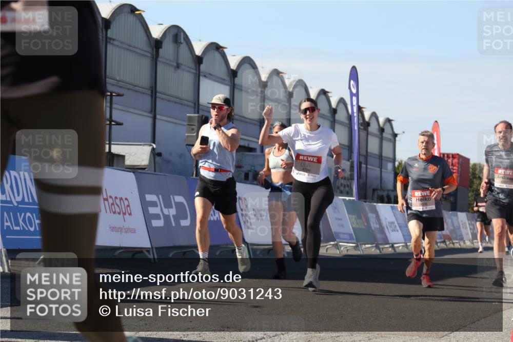 03.10.2025 - Köhlbrandbrückenlauf Luisa Fischer http://msf.ph/oto/9031243 03.10.2025 13:05:38 Ziel 4011, 4062, 4161, 4278, 4296, 4332, 4384, 5468, 5676, 6281, 6786, 6787 meine-sportfotos.de