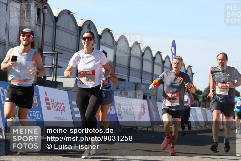 03.10.2025 - Köhlbrandbrückenlauf Luisa Fischer http://msf.ph/oto/9031258 03.10.2025 13:05:39 Ziel 4011, 4062, 4161, 4278, 4296, 4332, 4384, 4564, 5468, 5676, 6281, 6786, 6787 meine-sportfotos.de