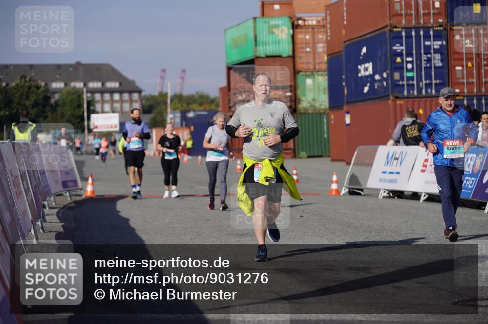 03.10.2025 - Köhlbrandbrückenlauf Michael Burmester http://msf.ph/oto/9031276 03.10.2025 10:37:15 Ziel 1958, 2153, 2238, 2487, 3298 meine-sportfotos.de