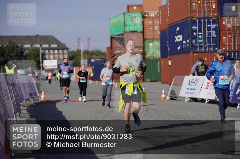 03.10.2025 - Köhlbrandbrückenlauf Michael Burmester http://msf.ph/oto/9031283 03.10.2025 10:37:15 Ziel 1958, 2153, 2238, 2487, 3298 meine-sportfotos.de