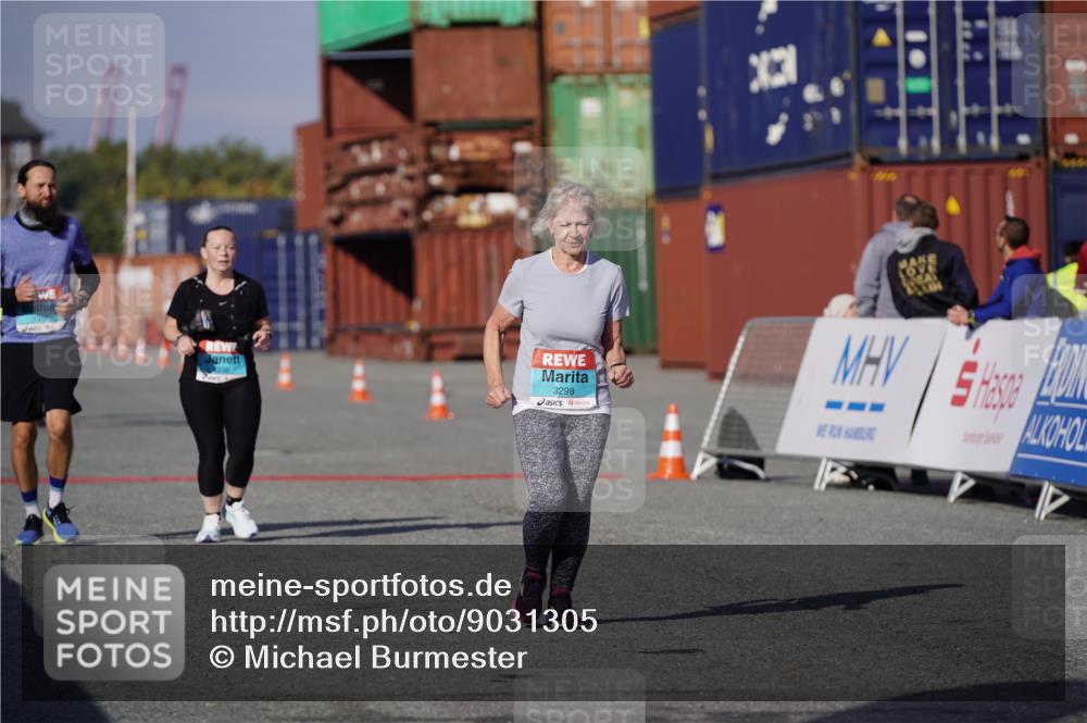 03.10.2025 - Köhlbrandbrückenlauf Michael Burmester http://msf.ph/oto/9031305 03.10.2025 10:37:18 Ziel 1958, 2153, 2238, 2487, 3298 meine-sportfotos.de