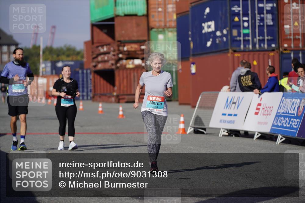 03.10.2025 - Köhlbrandbrückenlauf Michael Burmester http://msf.ph/oto/9031308 03.10.2025 10:37:18 Ziel 1958, 2153, 2238, 2487, 3298 meine-sportfotos.de