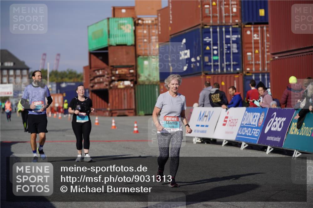03.10.2025 - Köhlbrandbrückenlauf Michael Burmester http://msf.ph/oto/9031313 03.10.2025 10:37:20 Ziel 1958, 2153, 2238, 2487, 3298 meine-sportfotos.de