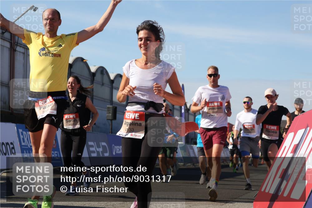 03.10.2025 - Köhlbrandbrückenlauf Luisa Fischer http://msf.ph/oto/9031317 03.10.2025 13:05:46 Ziel 4066, 4133, 4290, 4296, 4332, 4335, 4336, 4413, 4467, 4564, 4599, 4643, 5676, 5964, 6281, 6631, 6642, 6786, 6787 meine-sportfotos.de