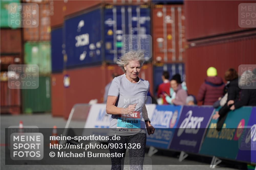 03.10.2025 - Köhlbrandbrückenlauf Michael Burmester http://msf.ph/oto/9031326 03.10.2025 10:37:21 Ziel 1958, 2238, 2487, 3298 meine-sportfotos.de