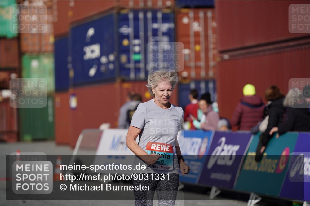 03.10.2025 - Köhlbrandbrückenlauf Michael Burmester http://msf.ph/oto/9031331 03.10.2025 10:37:21 Ziel 1958, 2238, 2487, 3298 meine-sportfotos.de