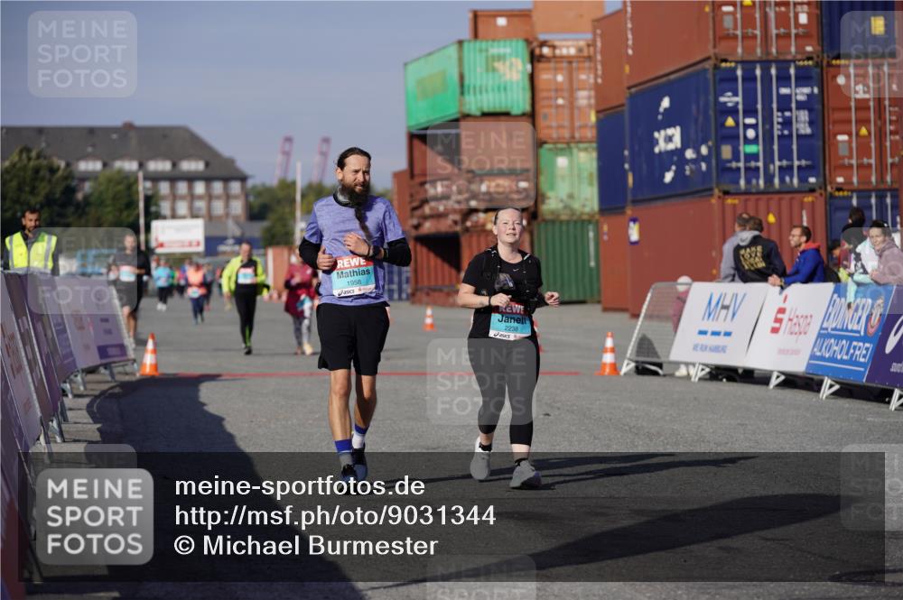 03.10.2025 - Köhlbrandbrückenlauf Michael Burmester http://msf.ph/oto/9031344 03.10.2025 10:37:22 Ziel 1958, 2238, 3298 meine-sportfotos.de