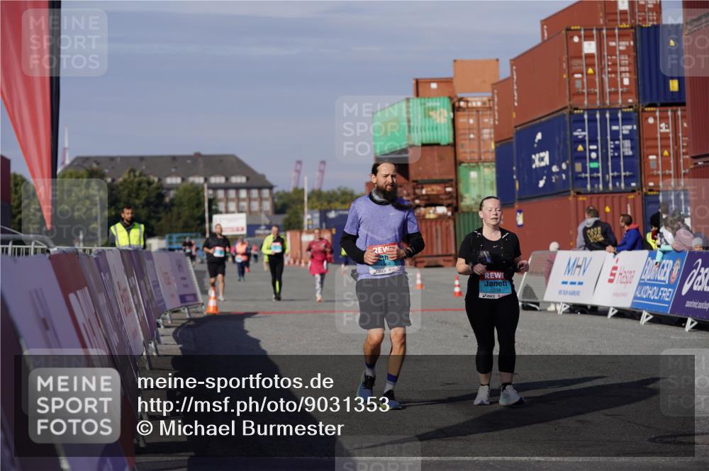 03.10.2025 - Köhlbrandbrückenlauf Michael Burmester http://msf.ph/oto/9031353 03.10.2025 10:37:24 Ziel 1958, 2238, 3298 meine-sportfotos.de