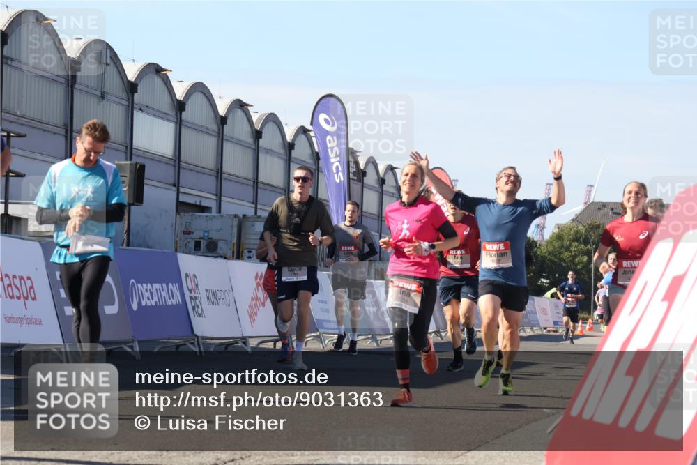 03.10.2025 - Köhlbrandbrückenlauf Luisa Fischer http://msf.ph/oto/9031363 03.10.2025 13:05:53 Ziel 4066, 4133, 4290, 4302, 4327, 4328, 4335, 4336, 4413, 4467, 4564, 4599, 4643, 4761, 4954, 5764, 5964, 6158, 6214, 6305, 6533, 6631, 6642, 6720 meine-sportfotos.de