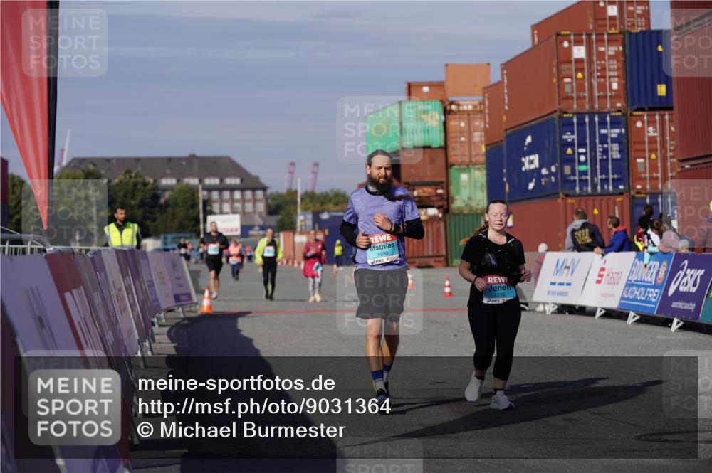 03.10.2025 - Köhlbrandbrückenlauf Michael Burmester http://msf.ph/oto/9031364 03.10.2025 10:37:24 Ziel 1958, 2238, 3298 meine-sportfotos.de