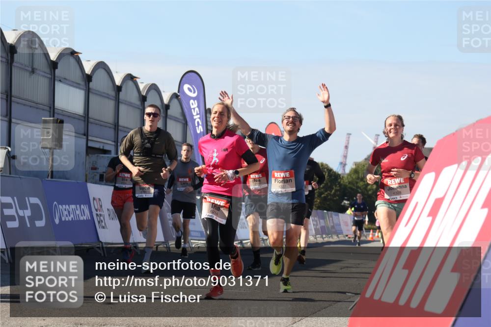03.10.2025 - Köhlbrandbrückenlauf Luisa Fischer http://msf.ph/oto/9031371 03.10.2025 13:05:54 Ziel 4066, 4133, 4290, 4302, 4327, 4328, 4335, 4336, 4413, 4467, 4564, 4599, 4643, 4761, 4954, 5764, 5964, 6158, 6214, 6305, 6533, 6631, 6642, 6720 meine-sportfotos.de
