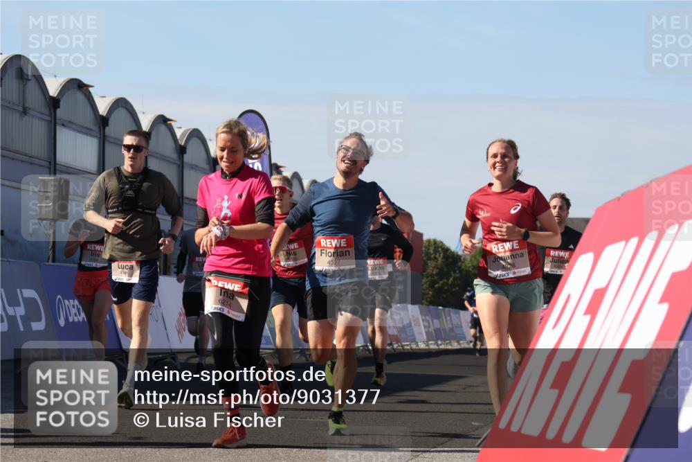 03.10.2025 - Köhlbrandbrückenlauf Luisa Fischer http://msf.ph/oto/9031377 03.10.2025 13:05:54 Ziel 4066, 4133, 4290, 4302, 4327, 4328, 4335, 4336, 4413, 4467, 4564, 4599, 4643, 4761, 4954, 5764, 5964, 6158, 6214, 6305, 6533, 6631, 6642, 6720 meine-sportfotos.de