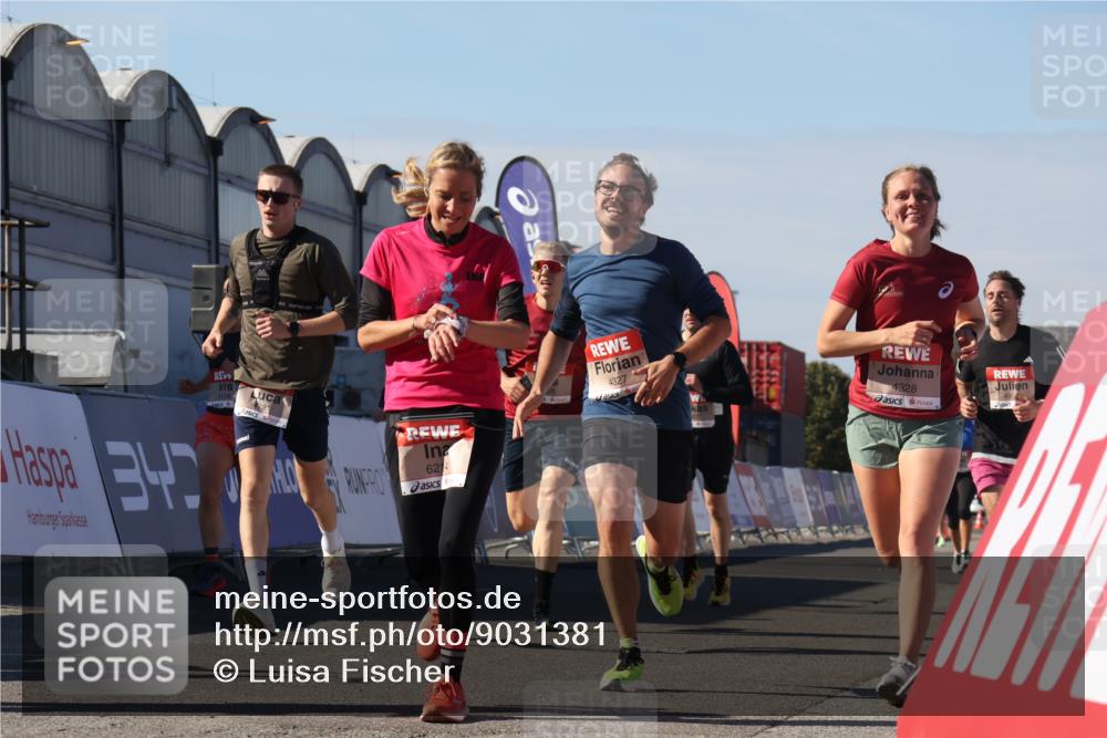 03.10.2025 - Köhlbrandbrückenlauf Luisa Fischer http://msf.ph/oto/9031381 03.10.2025 13:05:55 Ziel 4066, 4133, 4290, 4302, 4327, 4328, 4335, 4336, 4413, 4467, 4564, 4599, 4643, 4761, 4954, 5096, 5764, 5964, 6158, 6214, 6305, 6533, 6631, 6642, 6720 meine-sportfotos.de
