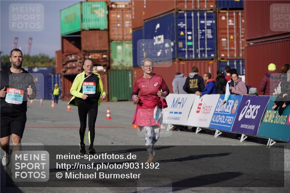 03.10.2025 - Köhlbrandbrückenlauf Michael Burmester http://msf.ph/oto/9031392 03.10.2025 10:37:35 Ziel 1988, 2390, 2505 meine-sportfotos.de