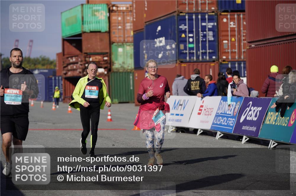 03.10.2025 - Köhlbrandbrückenlauf Michael Burmester http://msf.ph/oto/9031397 03.10.2025 10:37:35 Ziel 1988, 2390, 2505 meine-sportfotos.de