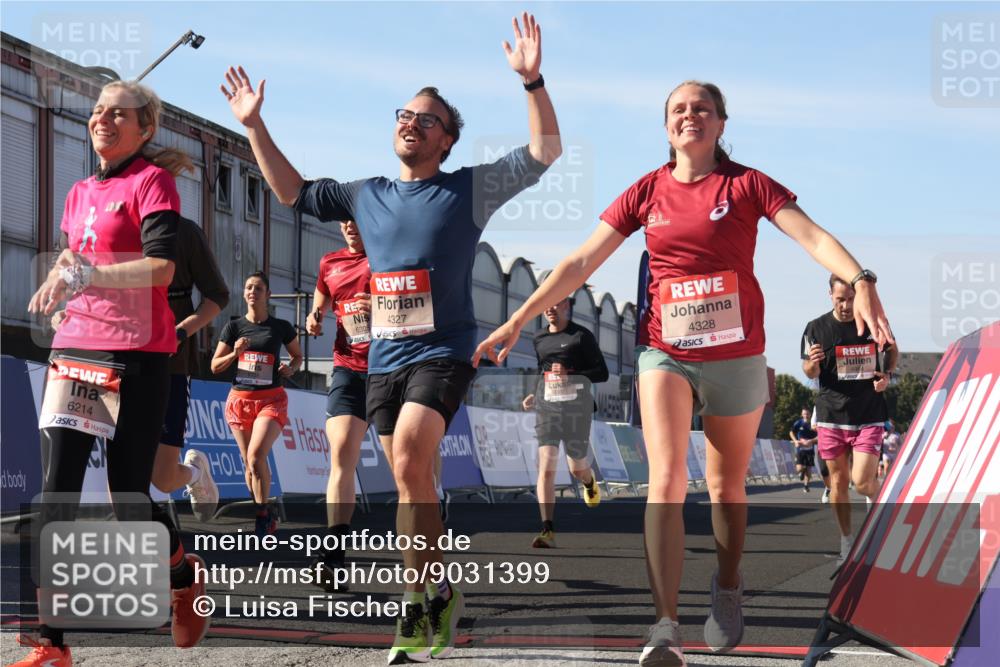 03.10.2025 - Köhlbrandbrückenlauf Luisa Fischer http://msf.ph/oto/9031399 03.10.2025 13:05:56 Ziel 4066, 4133, 4290, 4302, 4327, 4328, 4335, 4336, 4413, 4467, 4599, 4643, 4761, 4954, 5096, 5764, 5964, 6158, 6214, 6305, 6533, 6631, 6642, 6720 meine-sportfotos.de