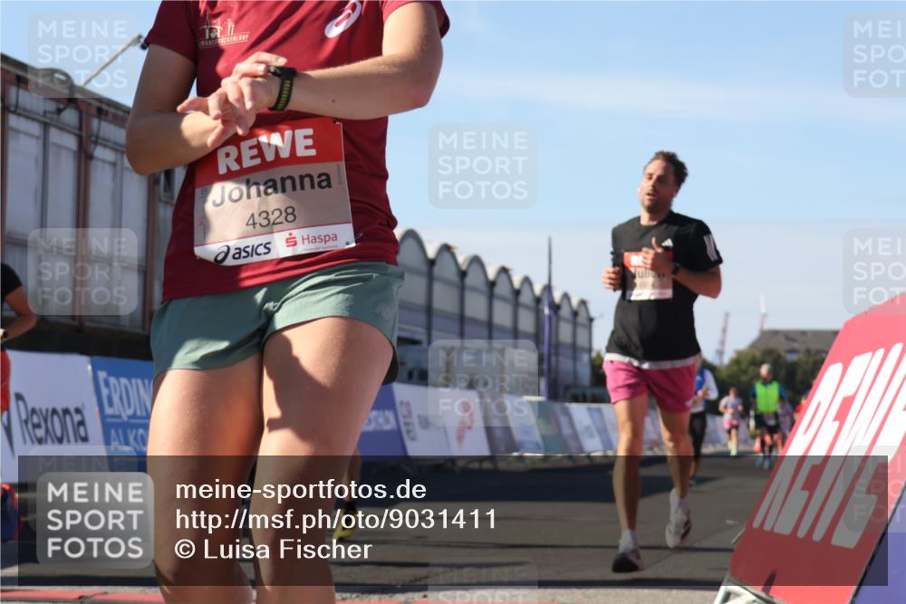 03.10.2025 - Köhlbrandbrückenlauf Luisa Fischer http://msf.ph/oto/9031411 03.10.2025 13:05:58 Ziel 4066, 4290, 4302, 4327, 4328, 4335, 4336, 4413, 4643, 4761, 4954, 5096, 5764, 6158, 6214, 6305, 6510, 6533, 6631, 6642, 6720 meine-sportfotos.de