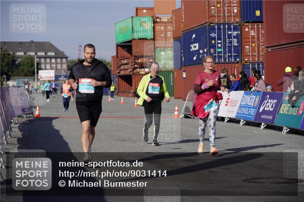 03.10.2025 - Köhlbrandbrückenlauf Michael Burmester http://msf.ph/oto/9031414 03.10.2025 10:37:36 Ziel 1988, 2390, 2505 meine-sportfotos.de