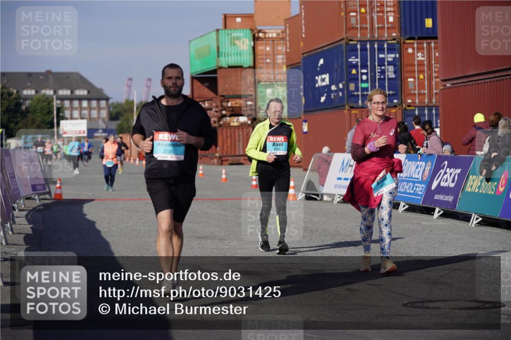 03.10.2025 - Köhlbrandbrückenlauf Michael Burmester http://msf.ph/oto/9031425 03.10.2025 10:37:36 Ziel 1988, 2390, 2505 meine-sportfotos.de