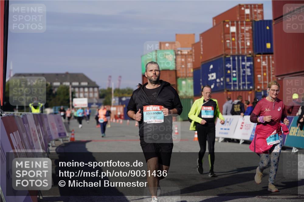 03.10.2025 - Köhlbrandbrückenlauf Michael Burmester http://msf.ph/oto/9031436 03.10.2025 10:37:37 Ziel 1988, 2390, 2505 meine-sportfotos.de