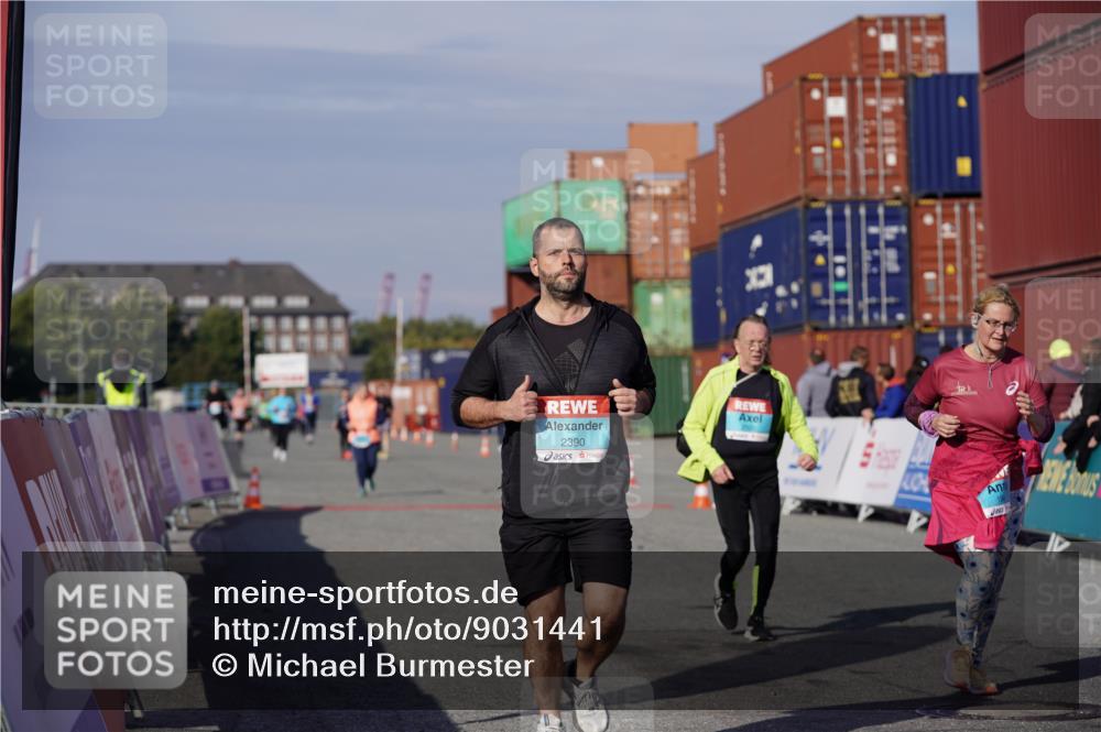 03.10.2025 - Köhlbrandbrückenlauf Michael Burmester http://msf.ph/oto/9031441 03.10.2025 10:37:37 Ziel 1988, 2390, 2505 meine-sportfotos.de