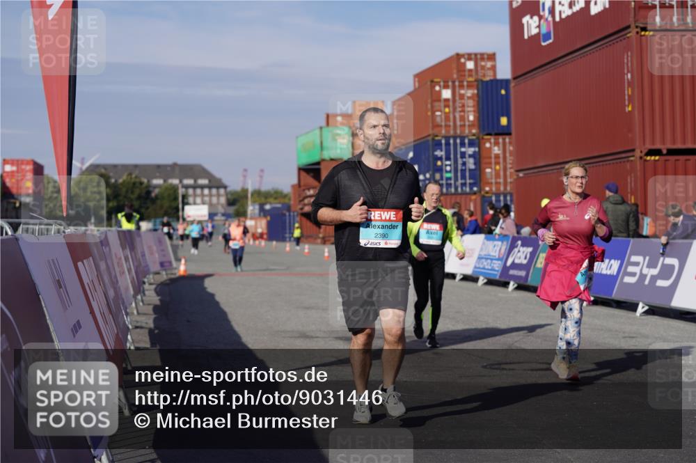 03.10.2025 - Köhlbrandbrückenlauf Michael Burmester http://msf.ph/oto/9031446 03.10.2025 10:37:38 Ziel 1988, 2390, 2505 meine-sportfotos.de