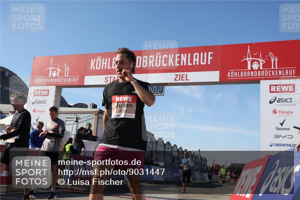 03.10.2025 - Köhlbrandbrückenlauf Luisa Fischer http://msf.ph/oto/9031447 03.10.2025 13:06:01 Ziel 4302, 4327, 4328, 4643, 4761, 4954, 5096, 5764, 6158, 6214, 6305, 6510, 6533, 6720 meine-sportfotos.de