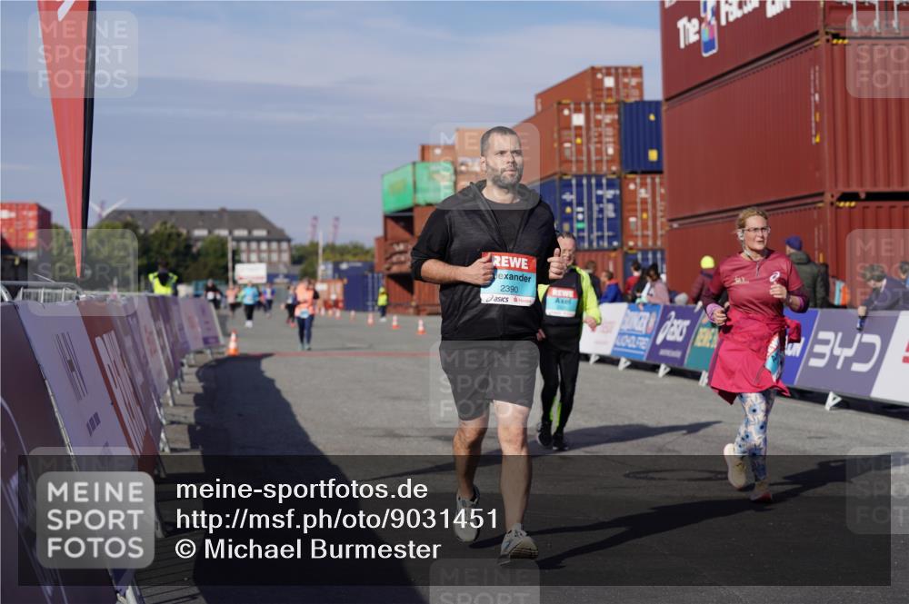 03.10.2025 - Köhlbrandbrückenlauf Michael Burmester http://msf.ph/oto/9031451 03.10.2025 10:37:38 Ziel 1988, 2390, 2505 meine-sportfotos.de