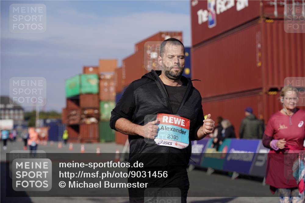 03.10.2025 - Köhlbrandbrückenlauf Michael Burmester http://msf.ph/oto/9031456 03.10.2025 10:37:39 Ziel 1988, 2390, 2505 meine-sportfotos.de