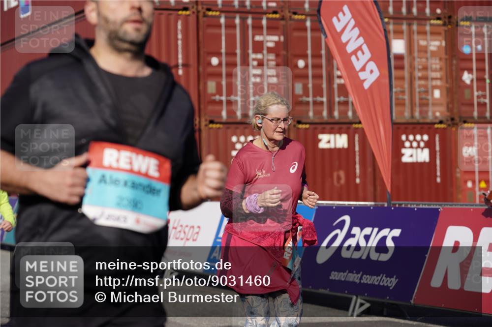 03.10.2025 - Köhlbrandbrückenlauf Michael Burmester http://msf.ph/oto/9031460 03.10.2025 10:37:40 Ziel 1988, 2390, 2505 meine-sportfotos.de