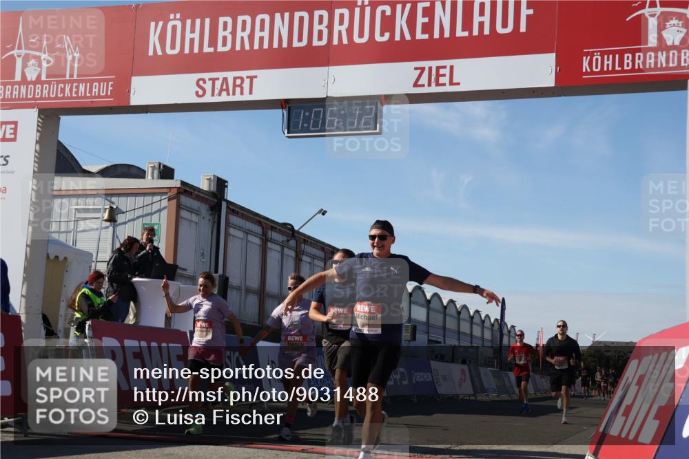 03.10.2025 - Köhlbrandbrückenlauf Luisa Fischer http://msf.ph/oto/9031488 03.10.2025 13:06:10 Ziel 4504, 4635, 4738, 5096, 6222, 6224, 6323, 6356, 6510, 6850 meine-sportfotos.de