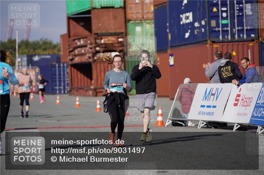 03.10.2025 - Köhlbrandbrückenlauf Michael Burmester http://msf.ph/oto/9031497 03.10.2025 10:37:55 Ziel 1136, 1254, 2597 meine-sportfotos.de