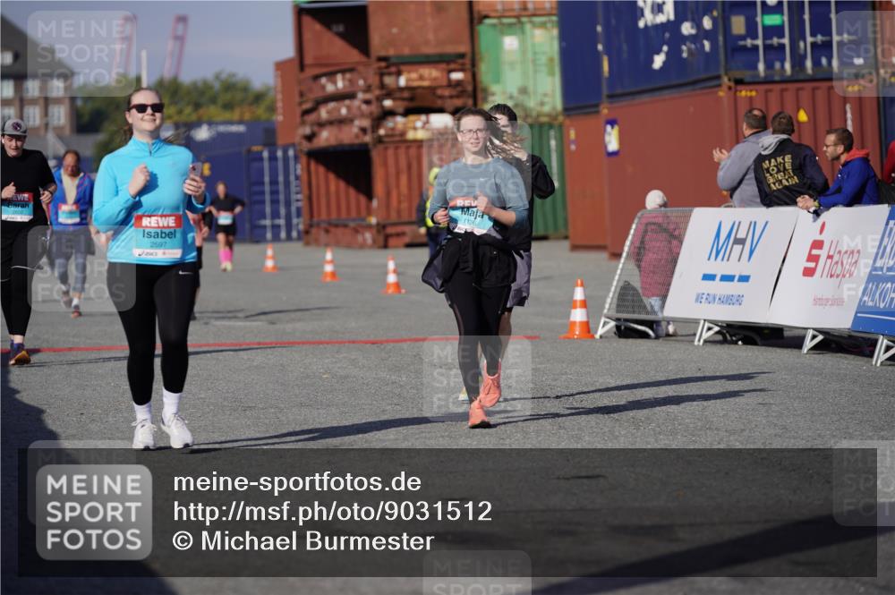 03.10.2025 - Köhlbrandbrückenlauf Michael Burmester http://msf.ph/oto/9031512 03.10.2025 10:37:56 Ziel 1136, 1254, 2597, 2602 meine-sportfotos.de