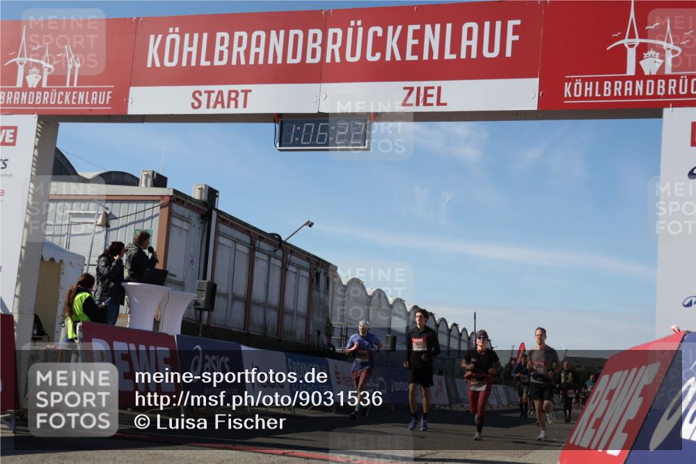 03.10.2025 - Köhlbrandbrückenlauf Luisa Fischer http://msf.ph/oto/9031536 03.10.2025 13:06:21 Ziel 4124, 4550, 4659, 4738, 5563, 5641, 5970, 6193, 6222, 6224, 6323, 6356, 6850 meine-sportfotos.de