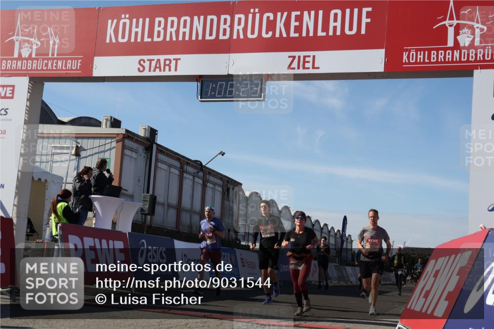 03.10.2025 - Köhlbrandbrückenlauf Luisa Fischer http://msf.ph/oto/9031544 03.10.2025 13:06:22 Ziel 4124, 4550, 4658, 4659, 5563, 5641, 5970, 6193, 6323, 6850 meine-sportfotos.de