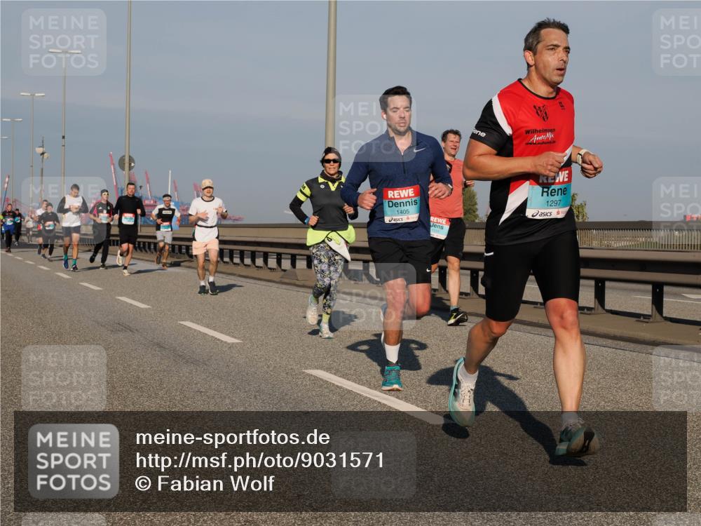 03.10.2025 - Köhlbrandbrückenlauf Fabian Wolf http://msf.ph/oto/9031571 03.10.2025 09:45:48 Position 3 1297, 1405, 1231 meine-sportfotos.de