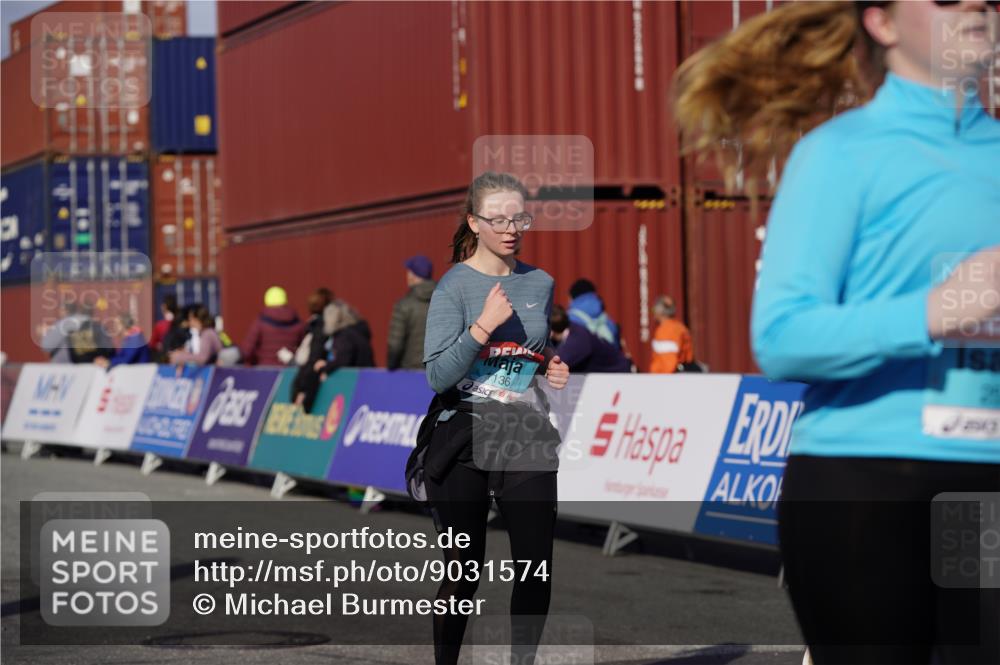 03.10.2025 - Köhlbrandbrückenlauf Michael Burmester http://msf.ph/oto/9031574 03.10.2025 10:38:02 Ziel 1136, 1254, 2597, 2602 meine-sportfotos.de