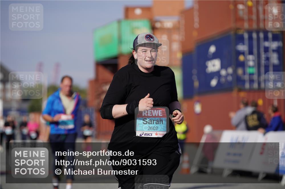 03.10.2025 - Köhlbrandbrückenlauf Michael Burmester http://msf.ph/oto/9031593 03.10.2025 10:38:06 Ziel 2453, 2602, 2659, 3097 meine-sportfotos.de