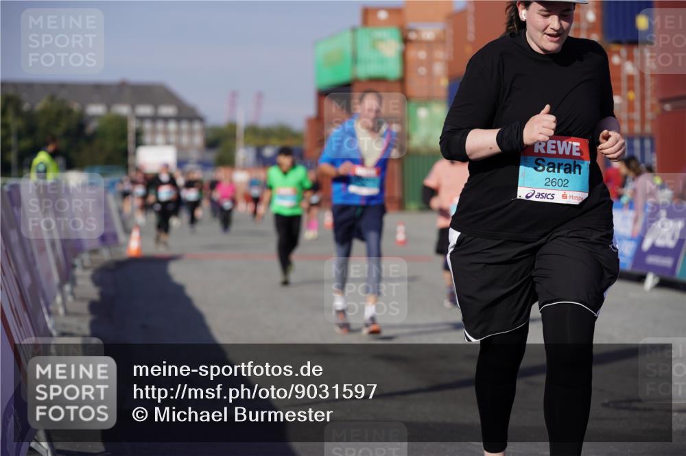 03.10.2025 - Köhlbrandbrückenlauf Michael Burmester http://msf.ph/oto/9031597 03.10.2025 10:38:07 Ziel 2453, 2602, 2659, 3097 meine-sportfotos.de