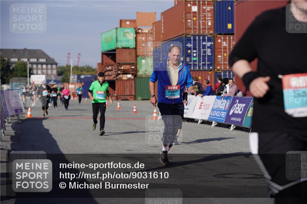 03.10.2025 - Köhlbrandbrückenlauf Michael Burmester http://msf.ph/oto/9031610 03.10.2025 10:38:08 Ziel 2453, 2602, 2659, 3097 meine-sportfotos.de
