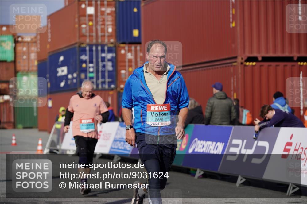 03.10.2025 - Köhlbrandbrückenlauf Michael Burmester http://msf.ph/oto/9031624 03.10.2025 10:38:09 Ziel 2453, 2659, 3097 meine-sportfotos.de