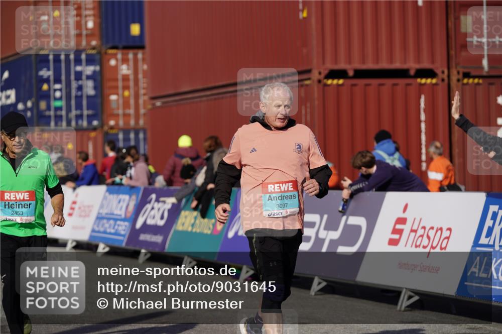 03.10.2025 - Köhlbrandbrückenlauf Michael Burmester http://msf.ph/oto/9031645 03.10.2025 10:38:11 Ziel 2453, 2527, 2659, 3097 meine-sportfotos.de