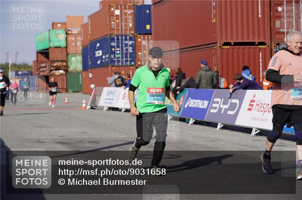 03.10.2025 - Köhlbrandbrückenlauf Michael Burmester http://msf.ph/oto/9031658 03.10.2025 10:38:12 Ziel 2453, 2527, 2659, 3097 meine-sportfotos.de