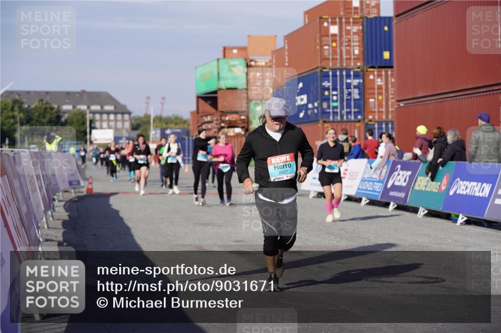 03.10.2025 - Köhlbrandbrückenlauf Michael Burmester http://msf.ph/oto/9031671 03.10.2025 10:38:19 Ziel 2440, 2527, 2662, 3095 meine-sportfotos.de