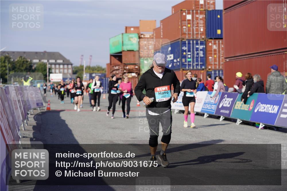 03.10.2025 - Köhlbrandbrückenlauf Michael Burmester http://msf.ph/oto/9031675 03.10.2025 10:38:20 Ziel 2440, 2527, 2662, 2859, 2860, 3095 meine-sportfotos.de