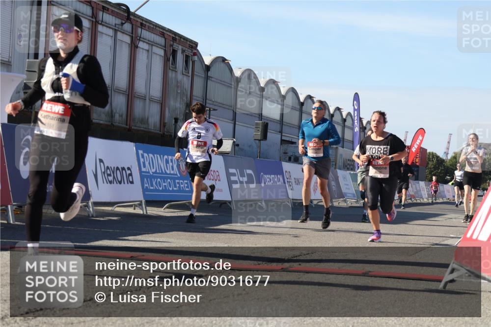 03.10.2025 - Köhlbrandbrückenlauf Luisa Fischer http://msf.ph/oto/9031677 03.10.2025 13:06:35 Ziel 4015, 4026, 4122, 4124, 4151, 4312, 4396, 4405, 4658, 4659, 5563, 5798, 6061, 6256, 6721 meine-sportfotos.de