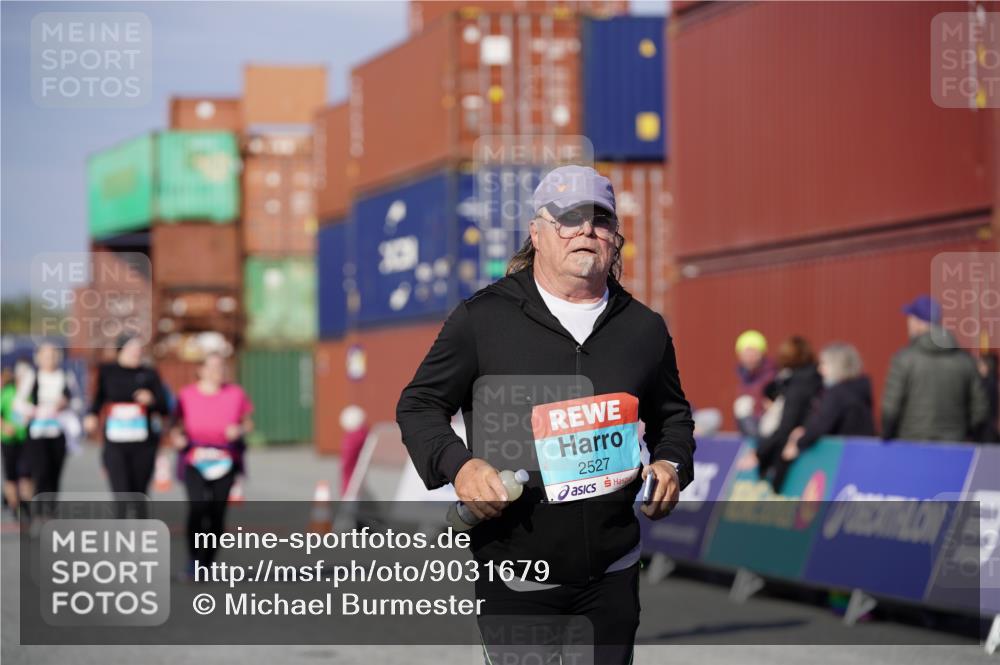 03.10.2025 - Köhlbrandbrückenlauf Michael Burmester http://msf.ph/oto/9031679 03.10.2025 10:38:21 Ziel 2440, 2527, 2662, 2859, 2860, 3095 meine-sportfotos.de