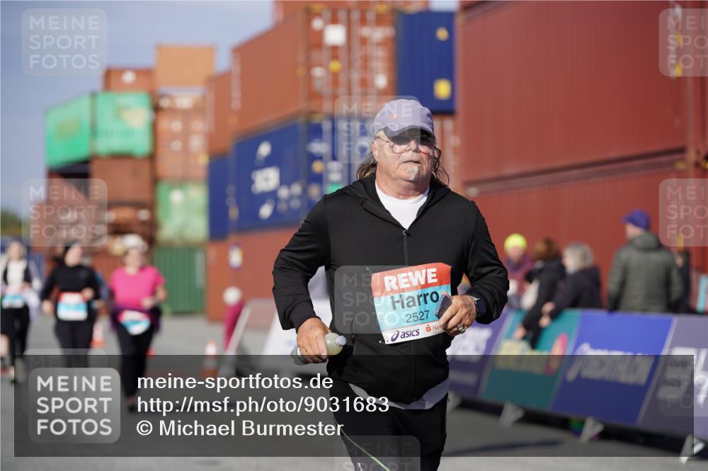 03.10.2025 - Köhlbrandbrückenlauf Michael Burmester http://msf.ph/oto/9031683 03.10.2025 10:38:21 Ziel 2440, 2527, 2662, 2859, 2860, 3095 meine-sportfotos.de