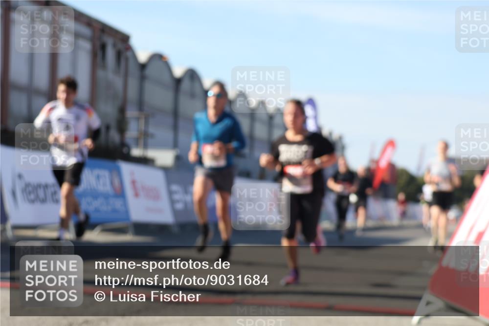 03.10.2025 - Köhlbrandbrückenlauf Luisa Fischer http://msf.ph/oto/9031684 03.10.2025 13:06:35 Ziel 4015, 4026, 4122, 4124, 4151, 4312, 4396, 4405, 4658, 4659, 5563, 5798, 6061, 6256, 6721 meine-sportfotos.de